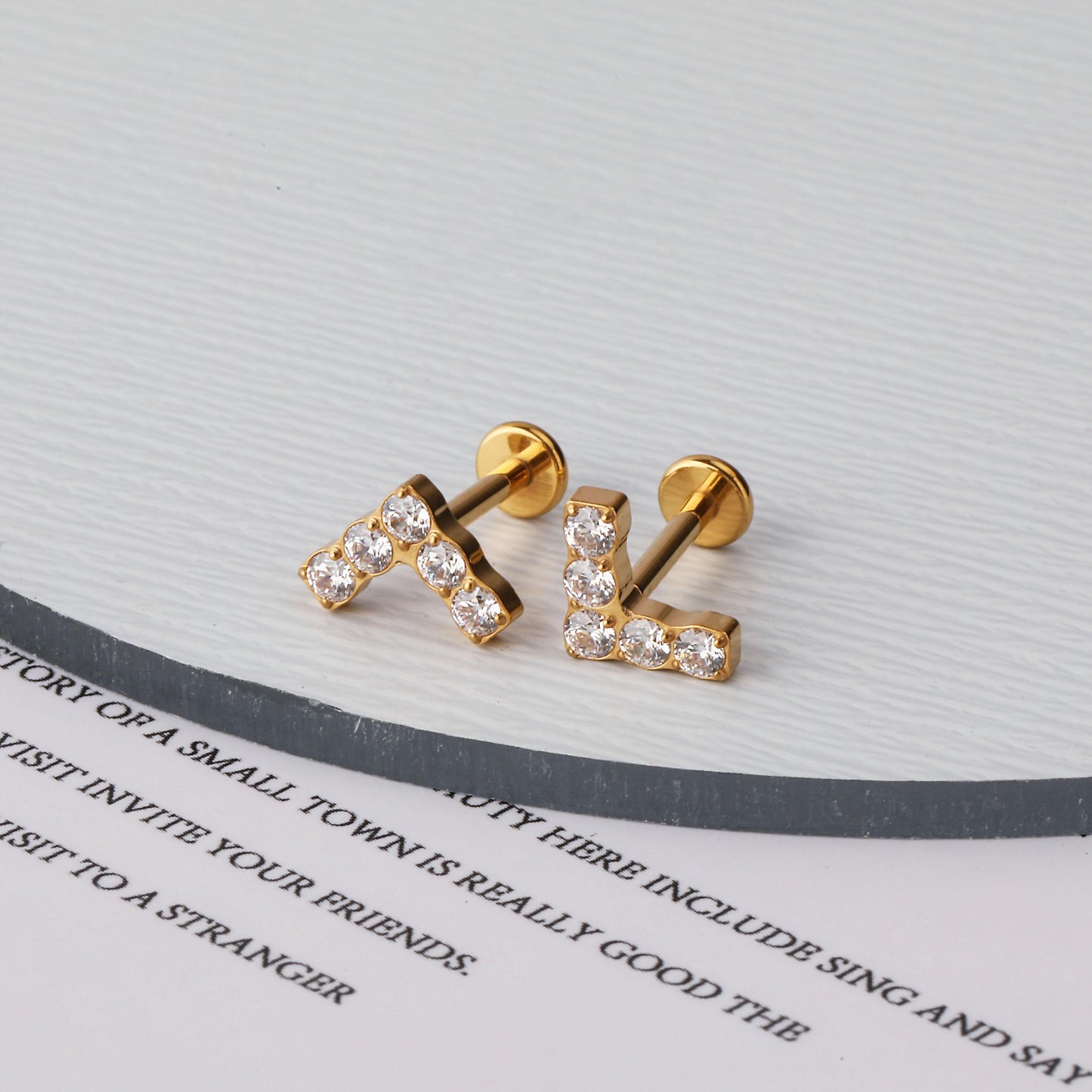 16G G23 Titanium Pave Arrow Internally Threaded Labret • tragus stud • conch earrings • cartilage helix stud • flat back labret stud