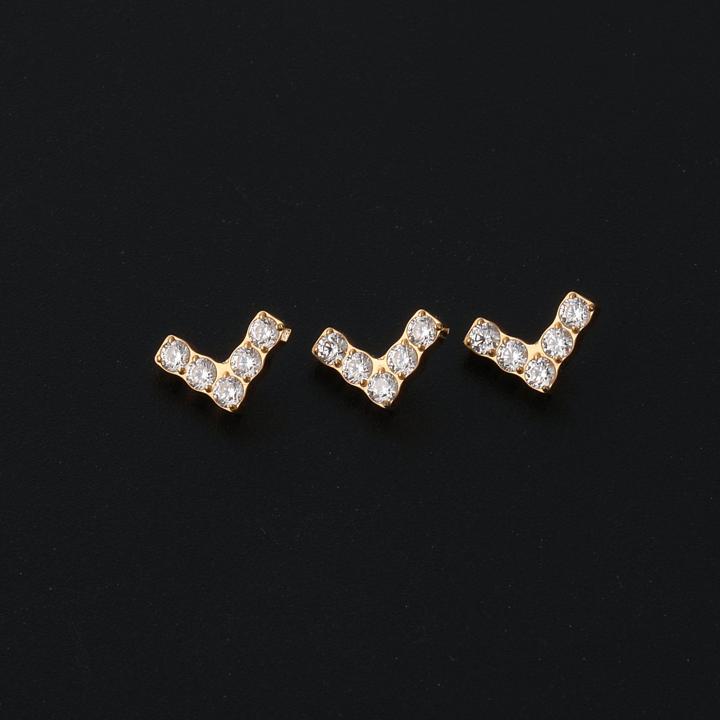 16G G23 Titanium Pave Arrow Internally Threaded Labret • tragus stud • conch earrings • cartilage helix stud • flat back labret stud