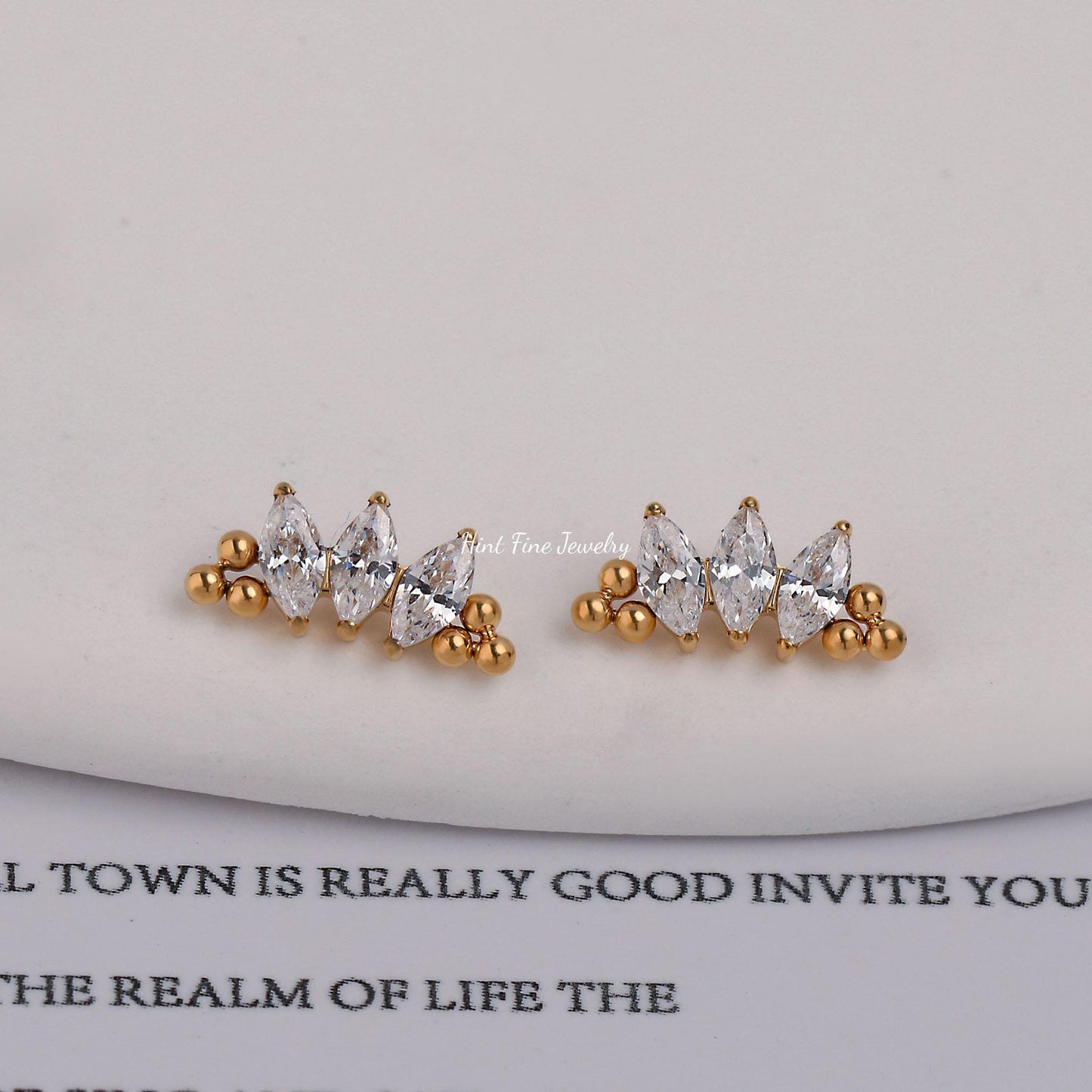 16G G23 Titanium leaf Climber Internally Threaded Labret • tragus stud • conch earrings • cartilage helix stud • flat back labret stud