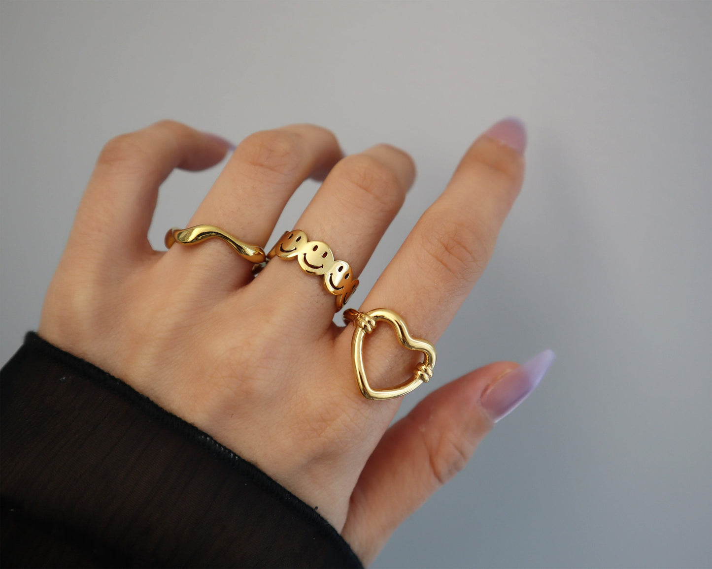 18K Gold Smile Band Ring