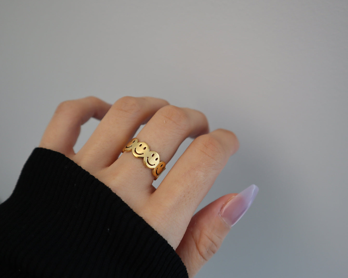 18K Gold Smile Band Ring