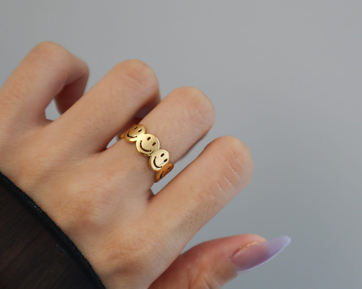 18K Gold Smile Band Ring