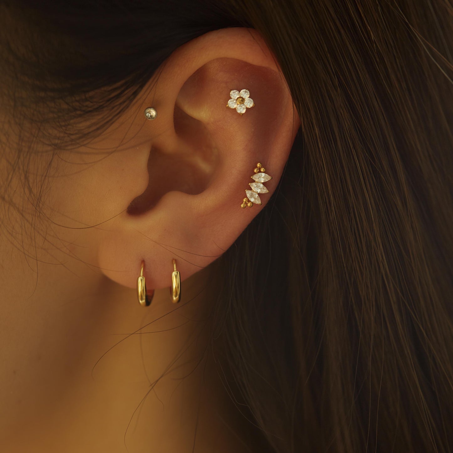WaterProof-16G G23 Titanium flower Internally Threaded Labret • tragus stud • conch earrings • cartilage helix stud • flat back labret stud