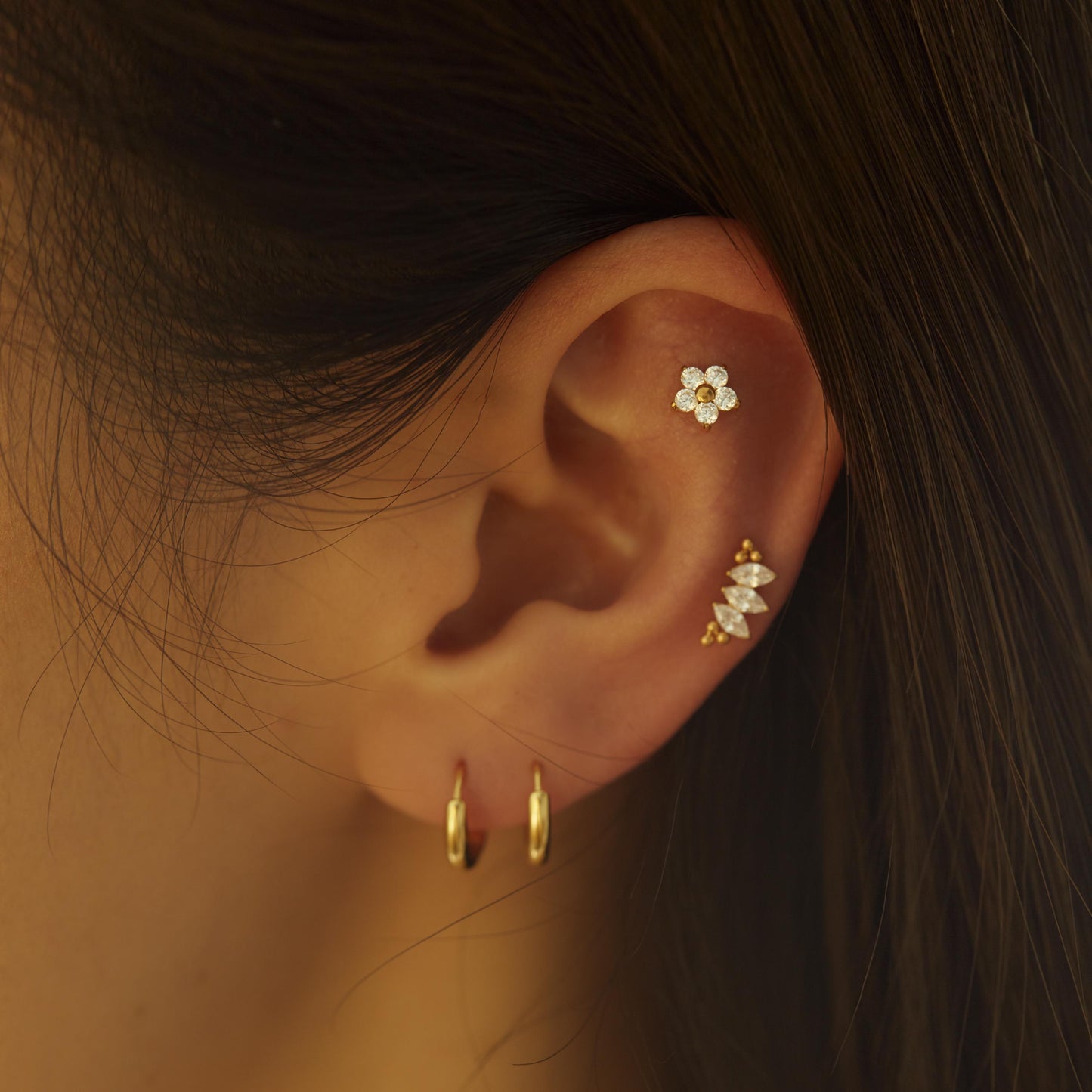 WaterProof-16G G23 Titanium flower Internally Threaded Labret • tragus stud • conch earrings • cartilage helix stud • flat back labret stud