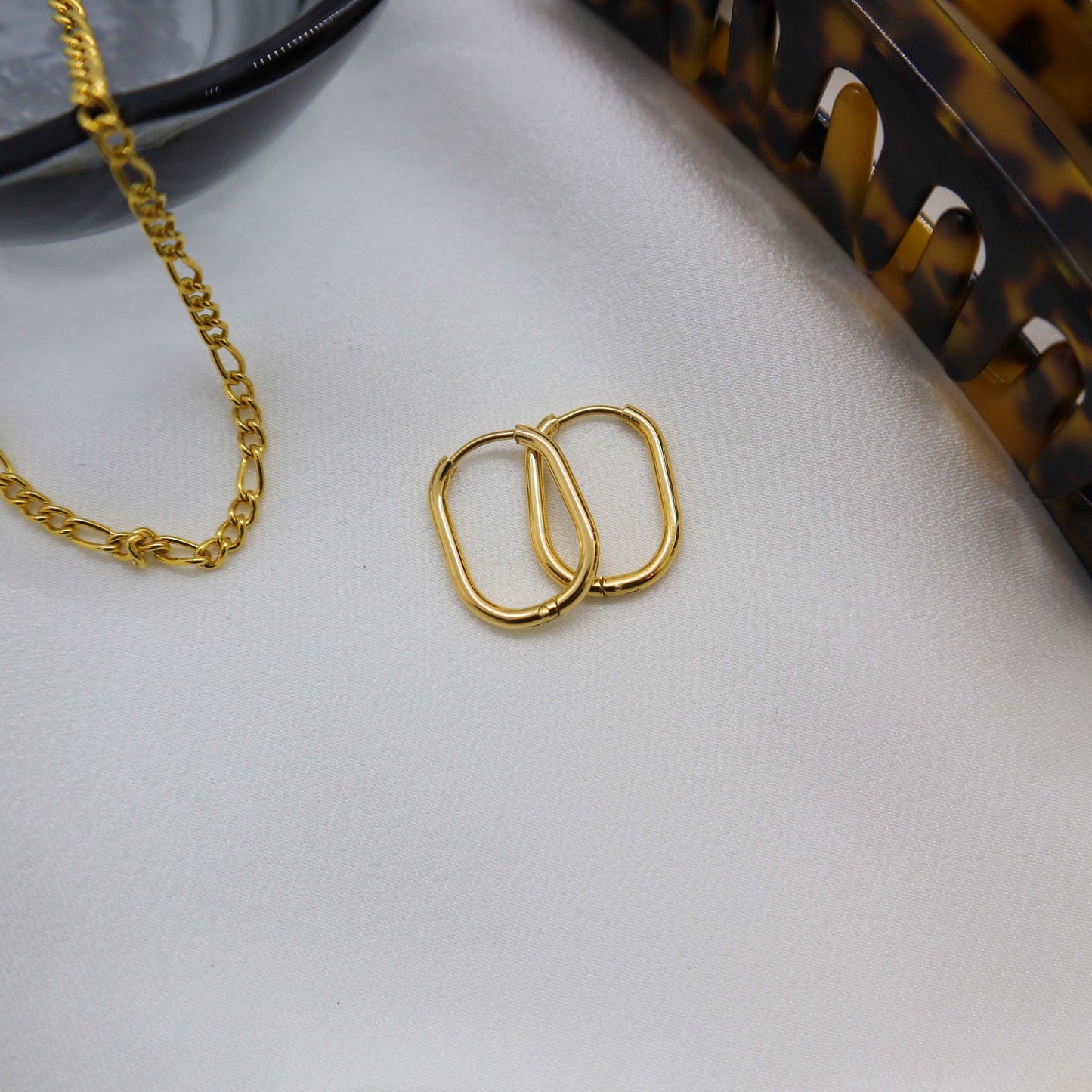 THIN OVAL HOOPS